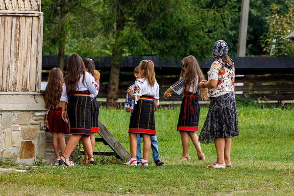 Traditionel Dívky Uctívání Gura Humorului Rumunsku Srpna 2021 — Stock fotografie