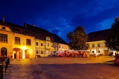 Transilvanya 'nın tarihi Sighisoara kenti Romanya
