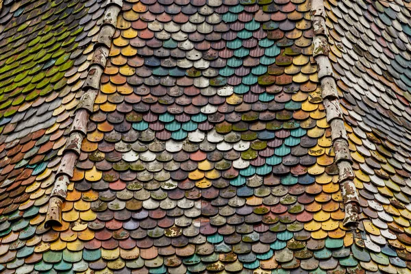Πολύχρωμα Κεραμίδια Οροφής Της Sighisoara Στη Ρουμανία — Φωτογραφία Αρχείου