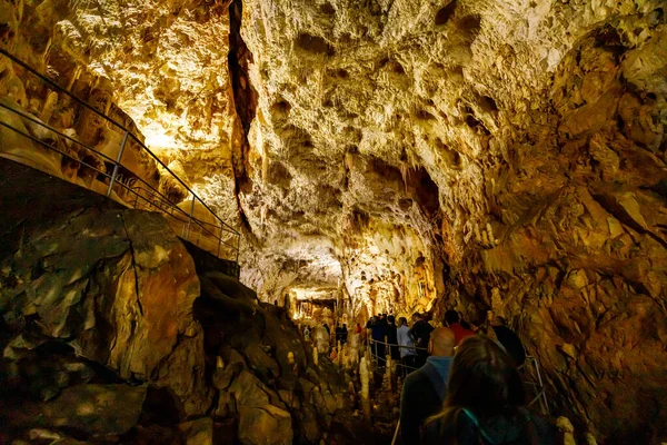 Tourists Bear Cave Pestera Ursilor Chiscau Romania August 2021 — Stock Photo, Image