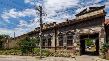 dangerous power lines in romania