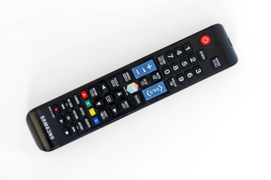 16 Eylül 2022 'de Herleshausen Almanya' da televizyonun uzaktan kumandası