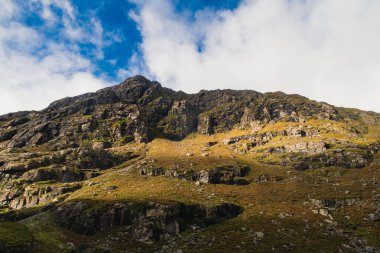 İrlanda 'nın Killarney Milli Parkı' ndaki vadi manzarası.