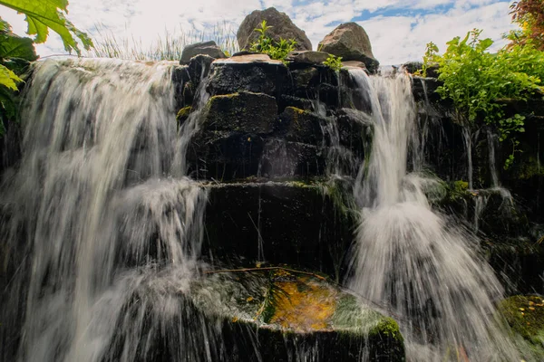 Small Waterfall Public Tropical Garden — Stock Photo, Image