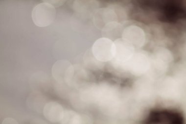 Sanatsal olarak bulanık arkaplan ve yuvarlak bokeh. Bokeh ile beyaz arkaplan.