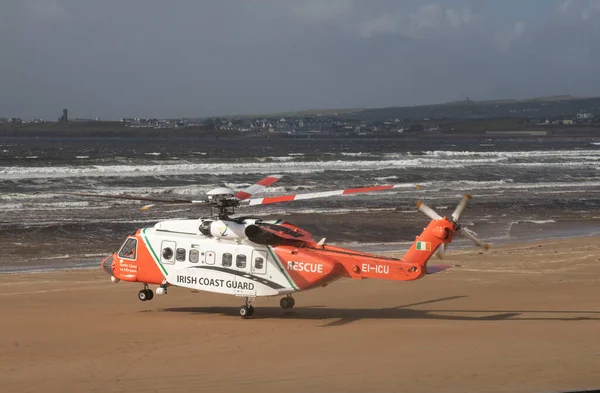 Lahinch Irland Oktober 2022 Irische Küstenwache Sikorsky Hubschrauber Rettungsmission Strand — Stockfoto