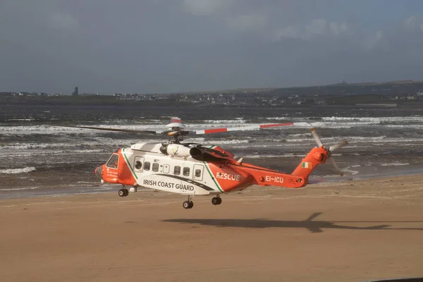 Lahinch Irland Oktober 2022 Irische Küstenwache Sikorsky Hubschrauber Rettungsmission Strand — Stockfoto