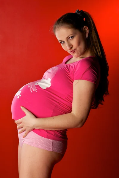 Jeune femme enceinte — Photo