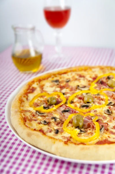 Pizzaessen — Stockfoto