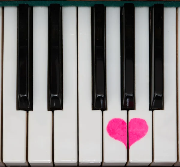 钢琴键盘的爱 — 图库照片