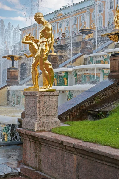 グランドカスケード ペテルゴフの泉 — ストック写真