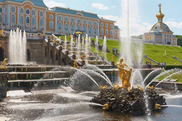 Grandes fuentes de cascada de Peterhof —  Fotos de Stock