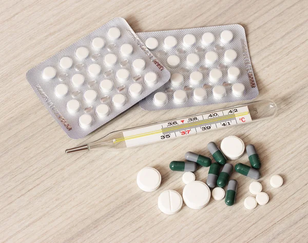 Pills and tablets — Stock Photo, Image