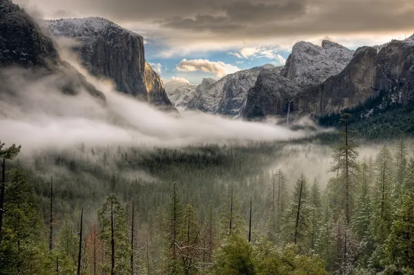 Winter zonsopgang op yosemite valley — Stockfoto