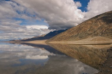 Badwater yansıması, ölüm Vadisi