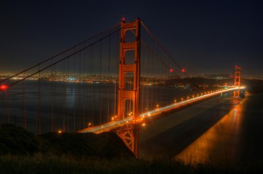 Geceleri Golden Gate Köprüsü