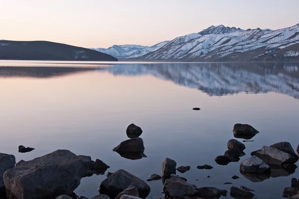 Топаз озеро Схід сонця — стокове фото