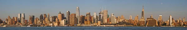 Luna sobre Manhattan Panorama — Foto de Stock