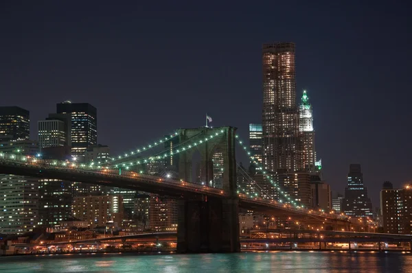 Brooklyn Bridge en Manhattan skyline — Stockfoto