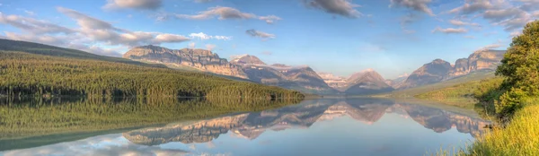 Lago Sherburne Reflexión Panorama Imagen de archivo