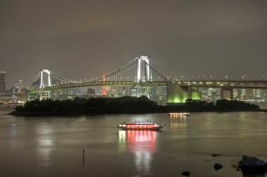 Gökkuşağı Köprüsü, gece