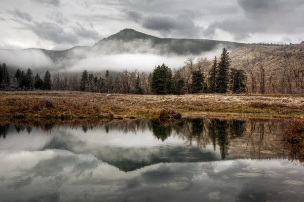 Green Mountain Reflection — Stock Photo, Image