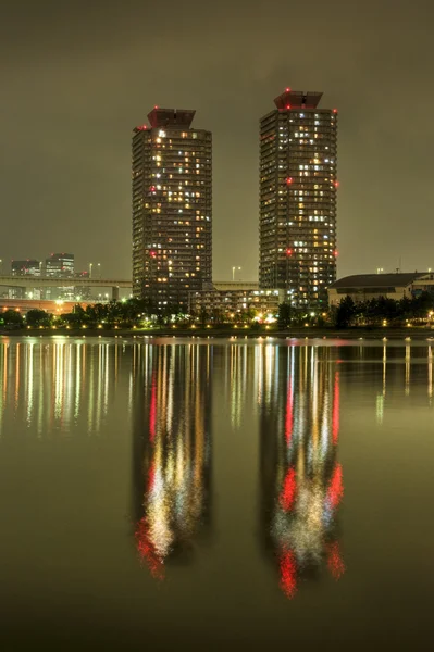 Daiba torn natt reflektion — Stockfoto