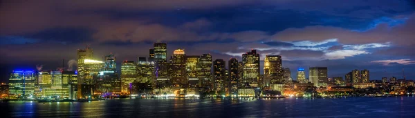 Boston skyline panorama på natten — Stockfoto