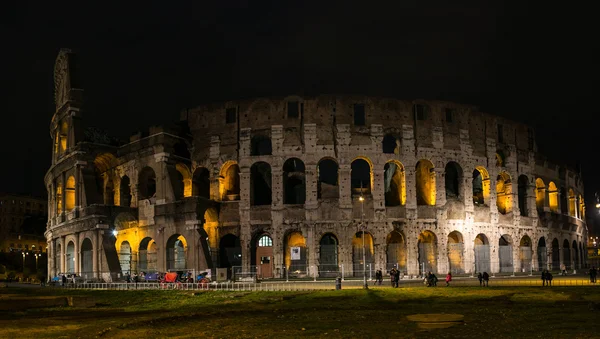 Rome colosseum at night — Stock Photo, Image