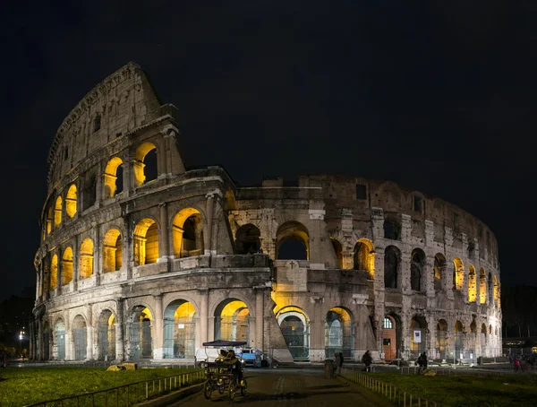 Rome colosseum at night — Stock Photo, Image