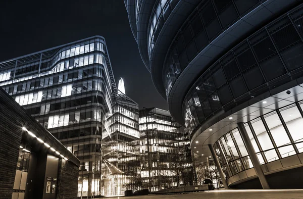 Rascacielos y ayuntamiento de Londres — Foto de Stock