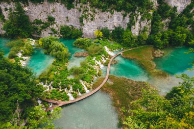 Hırvatistan 'daki Plitvice Gölleri Ulusal Parkı' nın güzel manzarası