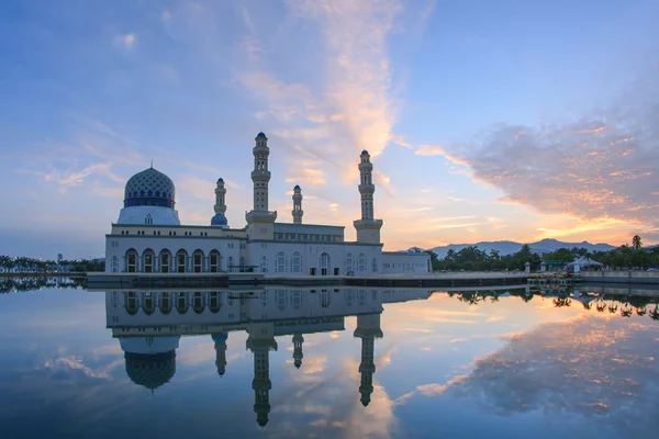 bandaraya kota kinabalu, sabah borneo yüzen gündoğumu camide Malezya