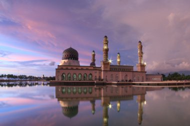 bandaraya kota kinabalu, sabah borneo yüzen Malezya Camii bir