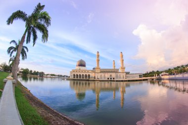 floatimg bandaraya kota kinabalu, sabah borneo Malezya Camii bir