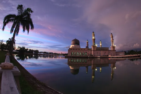 Galleggiante Bandaraya Kota-Kinabalu, Sabah Borneo Malesia Moschea a Immagine Stock