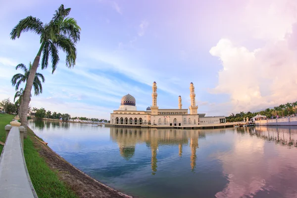 Floatimg Bandaraya Kota-Kinabalu, Sabah Borneo Malaysia Moschea a Foto Stock