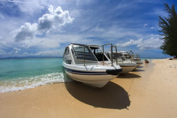 Speedboat in Mantanani Island Borneo — Stock Photo, Image