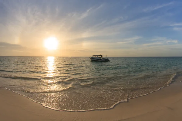 A tourist boat lies at sundown in Mantani Island — Stock Photo, Image