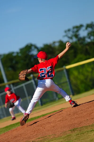 Pitcher liga kecil muda — Stok Foto
