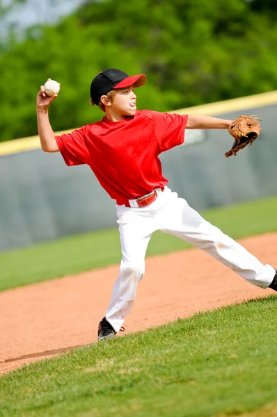 Youth ball player throwing ball — Stock Photo, Image