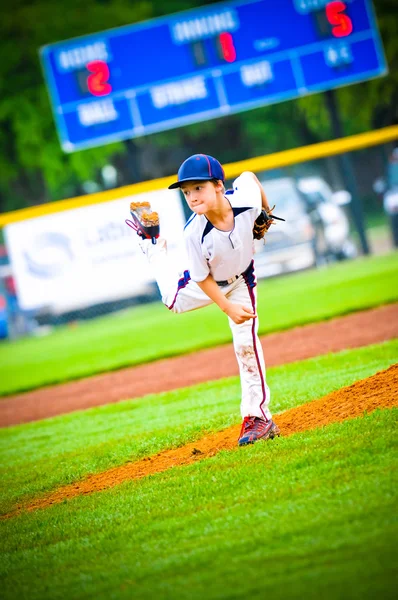 Little league baseball pitcher — Stockfoto