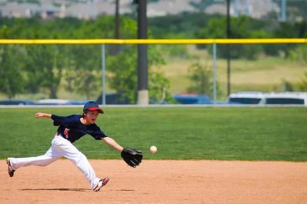 Baseball player reach out to catch ball — Stock Photo, Image