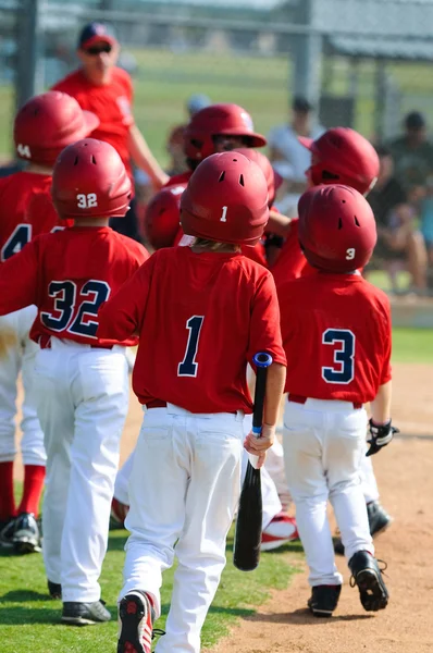 Zespołu little league baseball graczy — Zdjęcie stockowe