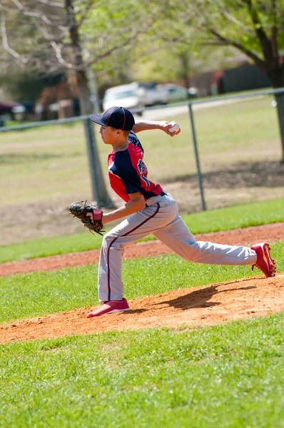 青少年棒球投手 — 图库照片