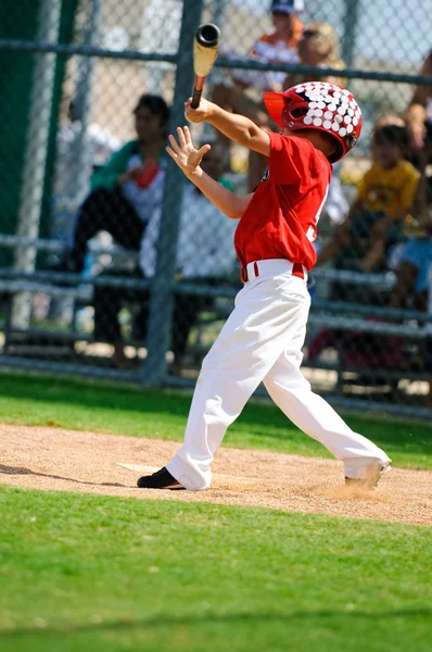 Unga baseball smeten — Stockfoto