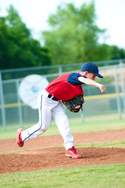 Young boy baseball pitcher — Stock Photo, Image