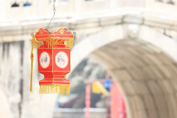 中国红灯笼在雪上 — 图库照片