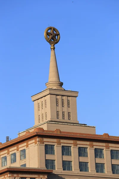 现代建筑的顶部 — 图库照片