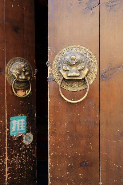 Puerta del edificio histórico chino — Foto de Stock